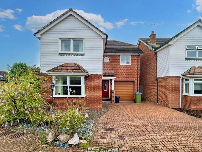 4 Bedroom Detached House To Rent In Ashbys Close, Edenbridge, TN8