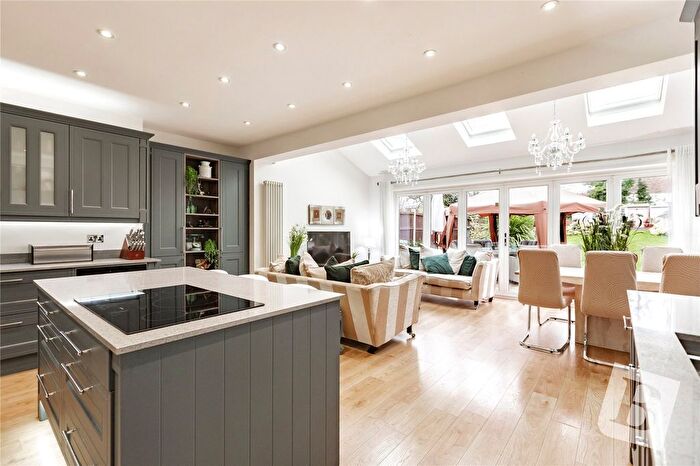 3 Bedroom Semi Detached House For Sale In Elmhurst Drive, Hornchurch, RM11