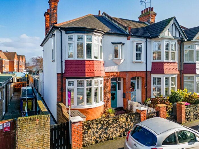 3 Bedroom End Of Terrace House For Sale In Rockleigh Avenue, Leigh-On-Sea, SS9