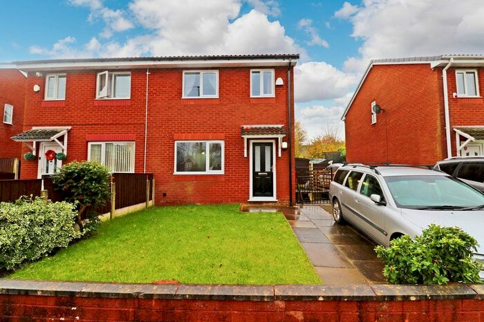 3 Bedroom Semi-Detached House To Rent In Lower Church Street, Widnes, WA8