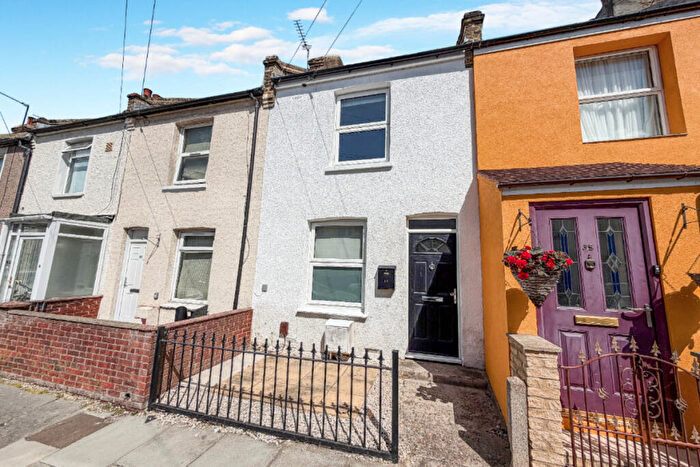 2 Bedroom Terraced House For Sale In Howard Road, Dartford, DA1