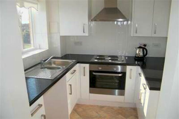 2 Bedroom Flat To Rent In St Leonards, Grays, RM17