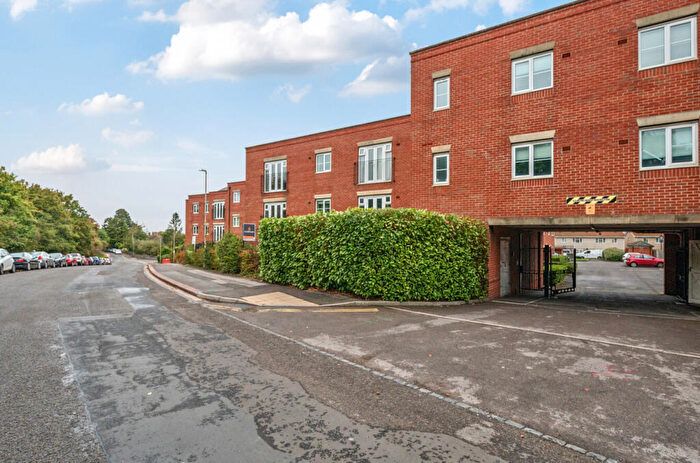 2 Bedroom Apartment For Sale In North Way, Headington, Oxford, OX3