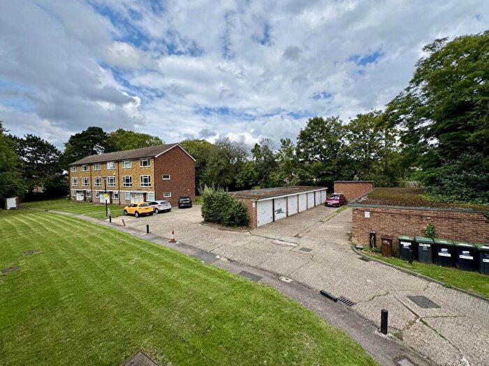 2 Bedroom Flat To Rent In Beeches Court, Bromley, BR1