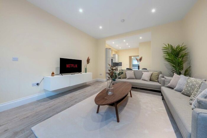 2 Bedroom Flat To Rent In Whitton Road, Whitton, Hounslow, TW3