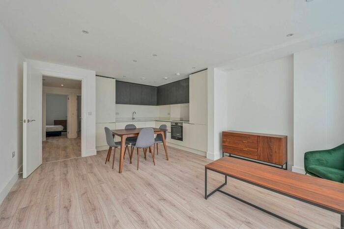 2 Bedroom Flat To Rent In Clements Lane, Ilford, IG1