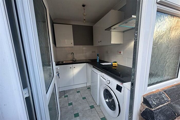 1 Bedroom Flat To Rent In Albany Road, CV5