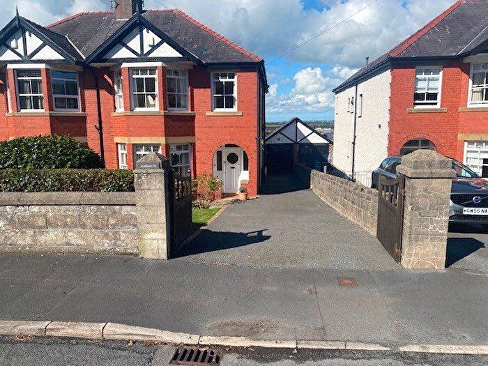 4 Bedroom Semi-detached House For Sale In St. Davids Road, Caernarfon, Gwynedd, LL55