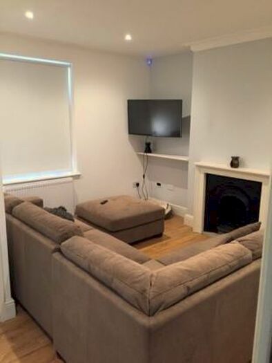 6 Bedroom Detached House To Rent In Queen Square, Leeds, West Yorkshire, LS2