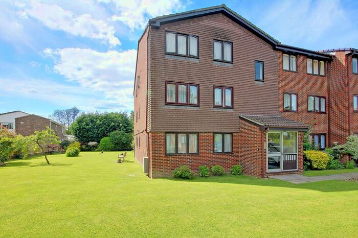 2 Bedroom Flat To Rent In Sequoia Park, Crawley RH11
