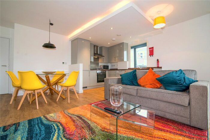 1 Bedroom Flat To Rent In Q House, Kew Bridge Road, Brentford, TW8