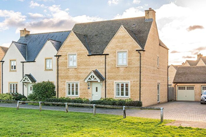 4 Bedroom Detached House For Sale In Draper Close, Tetbury, GL8