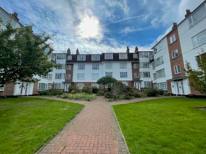 2 Bedroom Flat To Rent In Seymour Court, Winchmore Hill, N21