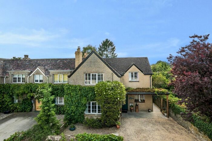 4 Bedroom End Of Terrace House For Sale In Donside, Cirencester, Gloucestershire, GL7