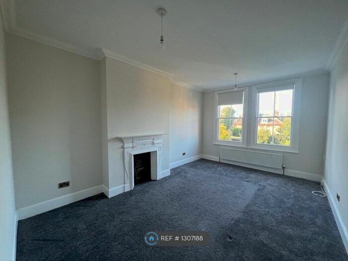 3 Bedroom Flat To Rent In Downs Road, Beckenham BR3