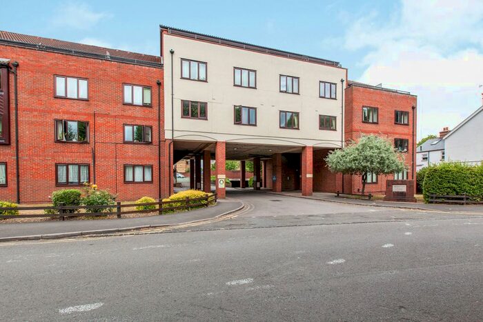 1 Bedroom Flat To Rent In Romana Court, Sidney Road, Staines-Upon-Thames TW18