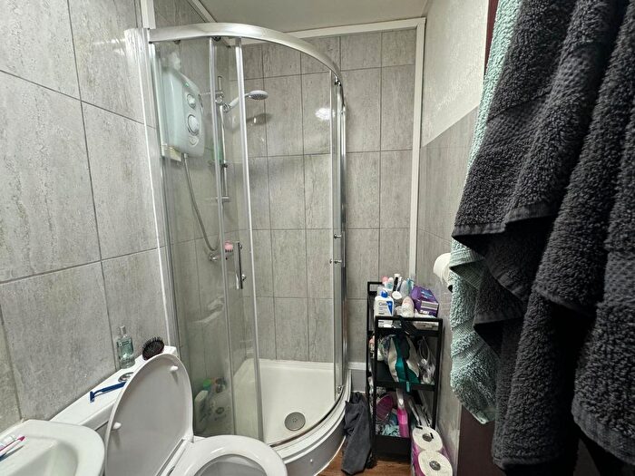 Block Of Flats To Rent In Cardigan Road, Leeds, LS6