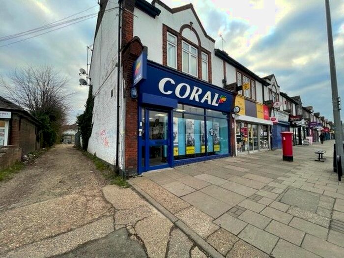 2 Bedroom Flat To Rent In Lodge Lane, Grays, RM17