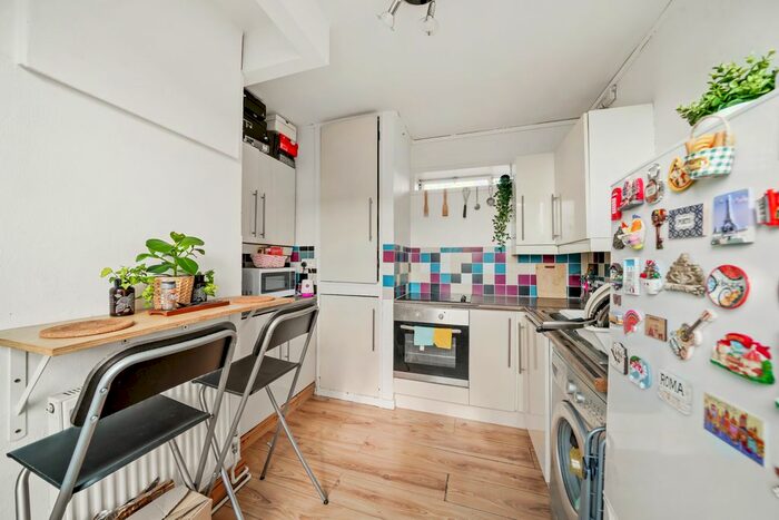 1 Bedroom Studio To Rent In Meeting House Lane, Peckham, London, SE15