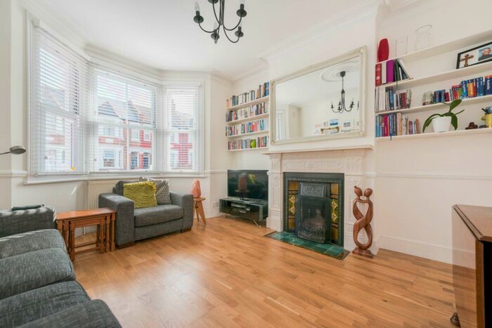 2 Bedroom Apartment To Rent In Litchfield Gardens, London, NW10