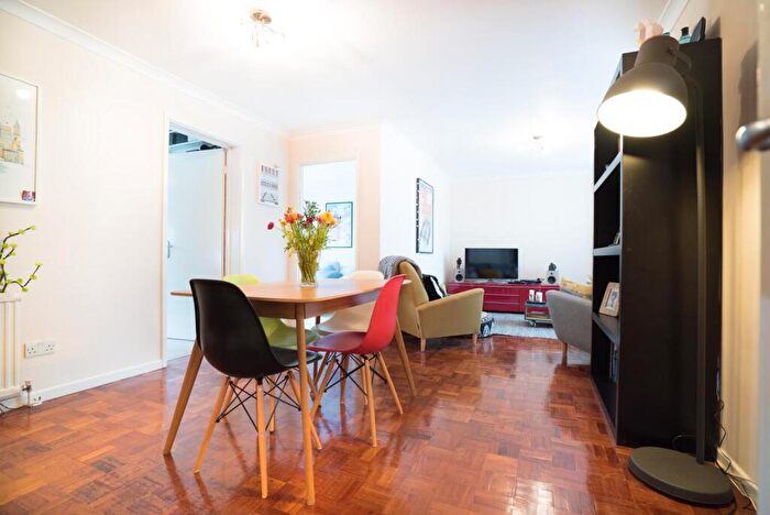 2 Bedroom Apartment To Rent In Hawkswell Gardens, Oxford, OX2