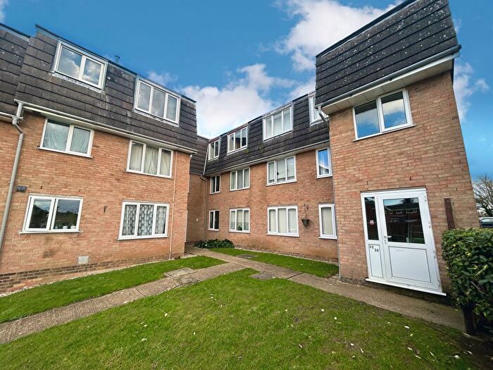 2 Bedroom Flat For Sale In Ozier Court, Saffron Walden, CB11