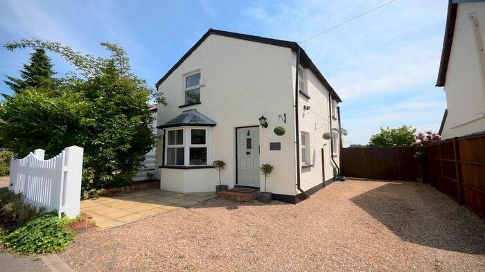 2 Bedroom Cottage To Rent In North Street, Winkfield, Windsor, SL4