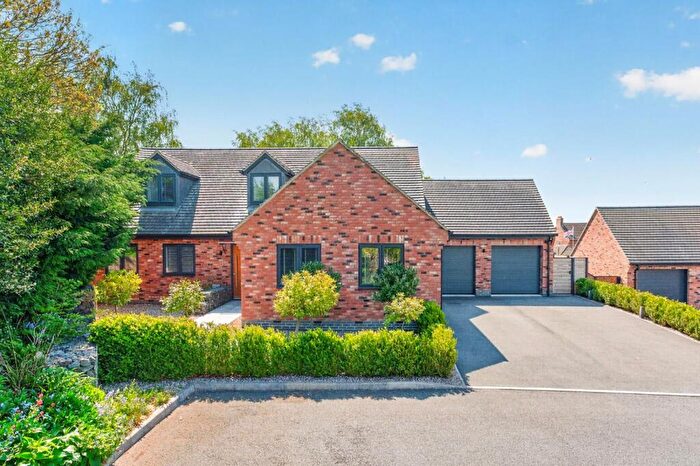 3 Bedroom Detached Bungalow To Rent In Beare Close, Earls Barton, Northamptonshire, NN6