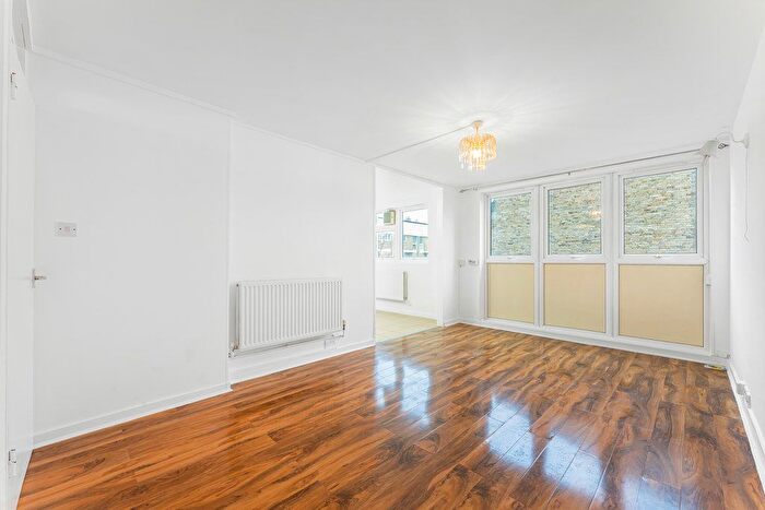 2 Bedroom Maisonette To Rent In Blandford Court, St. Peter's Way, London, N1