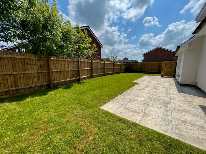 3 Bedroom Chalet For Sale In Eastfield Lane, Ringwood, Hampshire., BH24