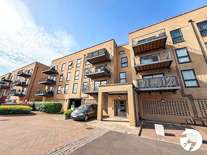 2 Bedroom Flat To Rent In Starboard Crescent, Chatham, Kent, ME4