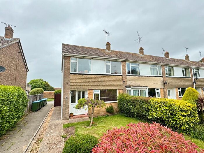 3 Bedroom End Of Terrace House For Sale In Maple Walk, Rustington, BN16