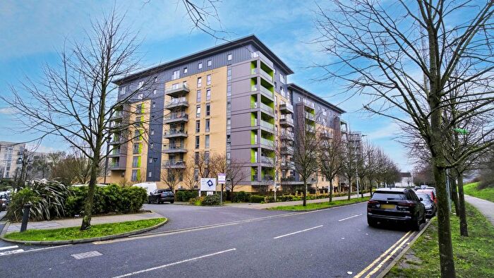 1 Bedroom Flat For Sale In Lakeside Drive, Park Royal, London, NW10
