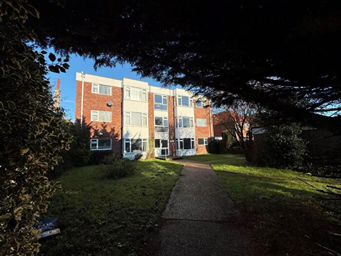 2 Bedroom Flat For Sale In Pole Barn Lane, Frinton-on-sea, CO13