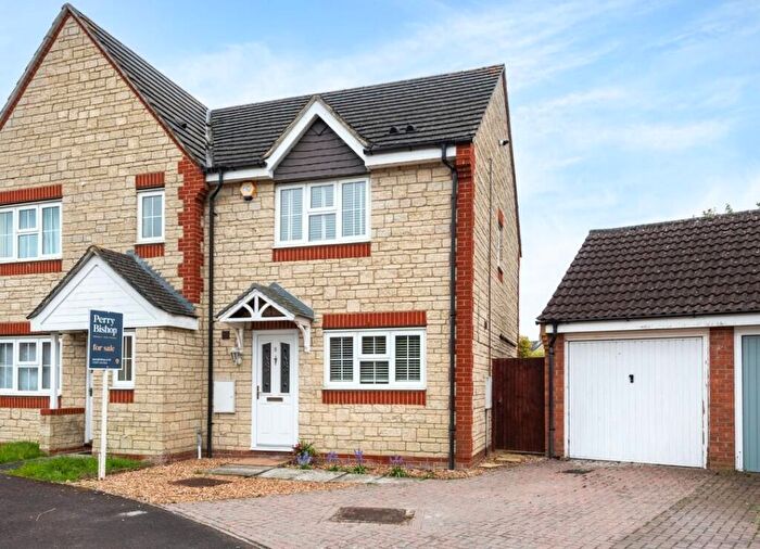 3 Bedroom Semi-Detached House For Sale In Century Close, Faringdon, Oxfordshire, SN7