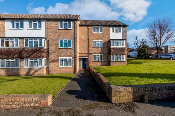 2 Bedroom Flat To Rent In St. James Road, Sutton, SM1