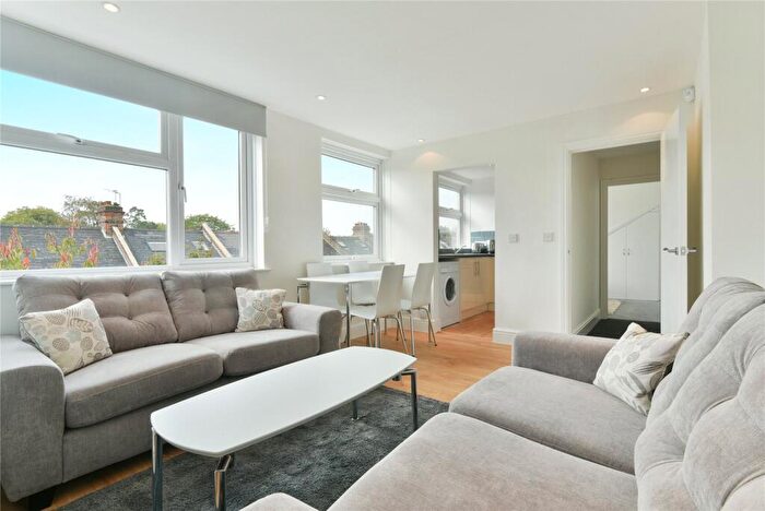2 Bedroom Flat To Rent In Ravenslea Road, London, SW12