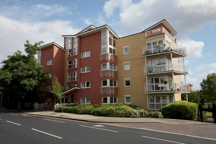2 Bedroom Flat To Rent In Regatta House, Twickenham Road, Teddington, TW11