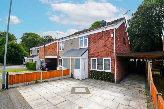 3 Bedroom Semi-Detached House For Sale In Frome Close, Tyldesley, M29