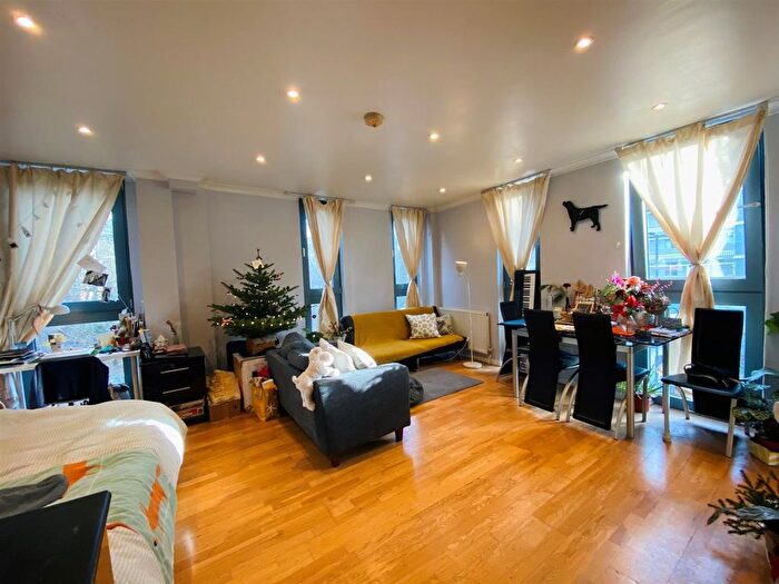 Studio To Rent In Lambros House, Pentonville Road, N1