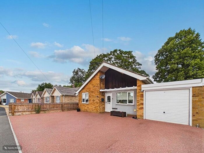 3 Bedroom Detached Bungalow For Sale In Coddington Way, Ixworth, IP31