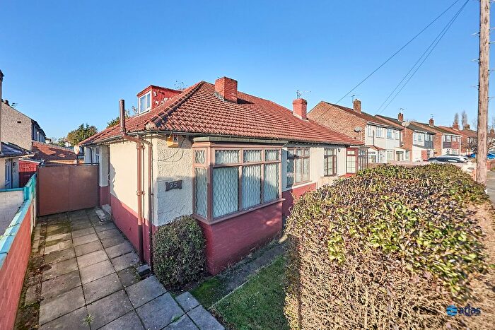 3 Bedroom Semi Detached Bungalow For Sale In Mackets Lane, Hunts Cross, L25