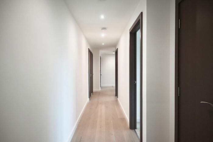 3 Bedroom Flat To Rent In Parrs Way, London, W6