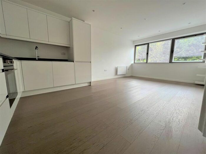 2 Bedroom Flat To Rent In Hubert Road, Brentwood, CM14