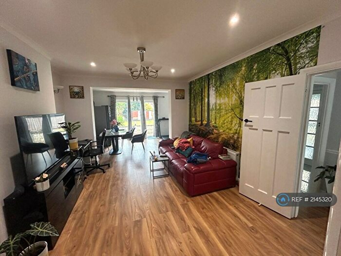 3 Bedroom Semi-Detached House To Rent In Forest Side, Worcester Park, KT4