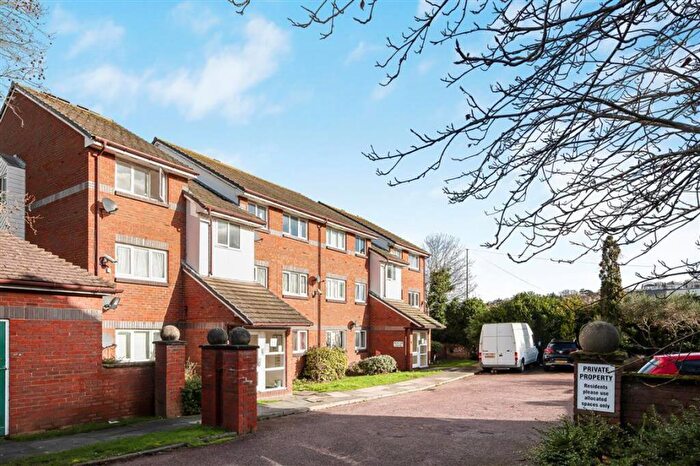 2 Bedroom Flat For Sale In Garrison Close, Woolwich, SE18