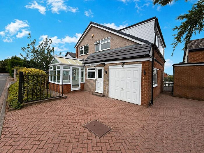 4 Bedroom Detached House To Rent In Holt Walk, Leeds, West Yorkshire, Uk, LS16