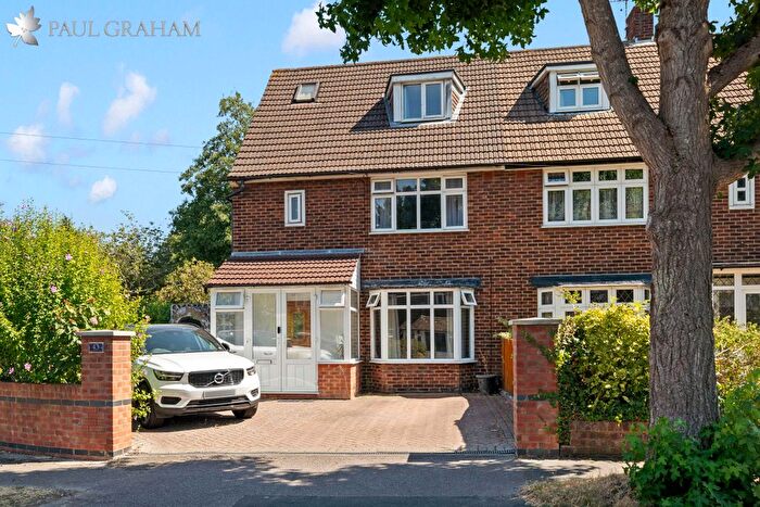 4 Bedroom Semi-Detached House For Sale In Alington Grove, South Wallington, SM6