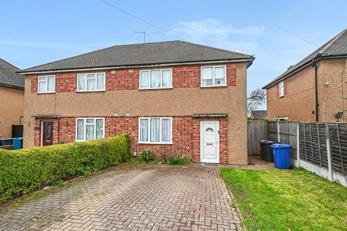 3 Bedroom Semi-Detached House For Sale In Sandymount Avenue, Stanmore, HA7