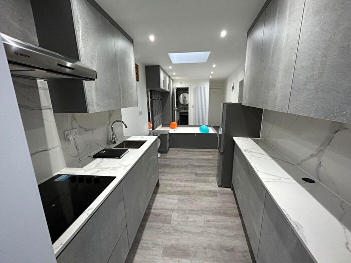 Studio To Rent In Tilney Road, Southall, UB2